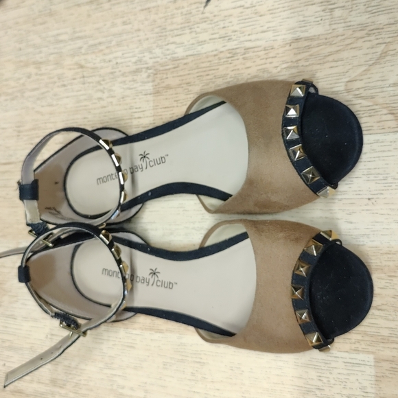 Woman’s Montego Bay Club Beige and Black Sandals Size 5 - Picture 4 of 4
